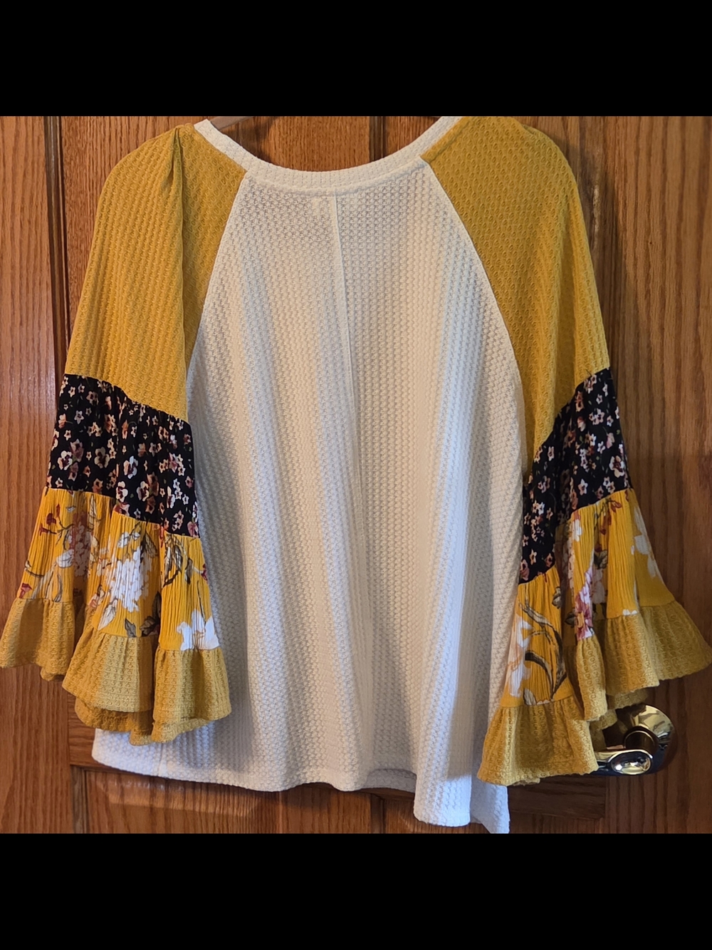 Umgee White Waffle Knit Top with Mustard Floral Bell Sleeves sz L